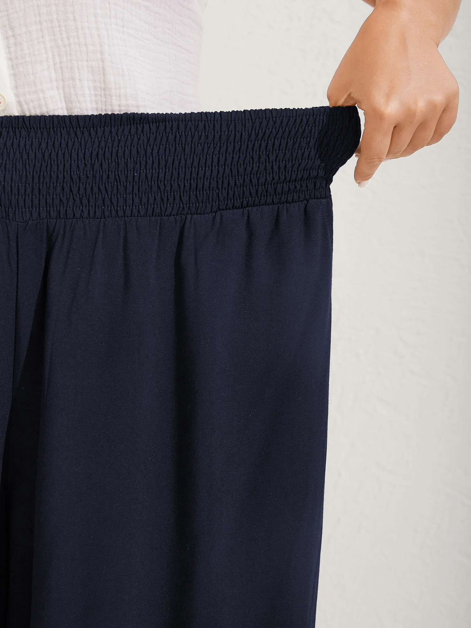 Ruffled Curvy Hem Wide-Leg Pants - Image 3