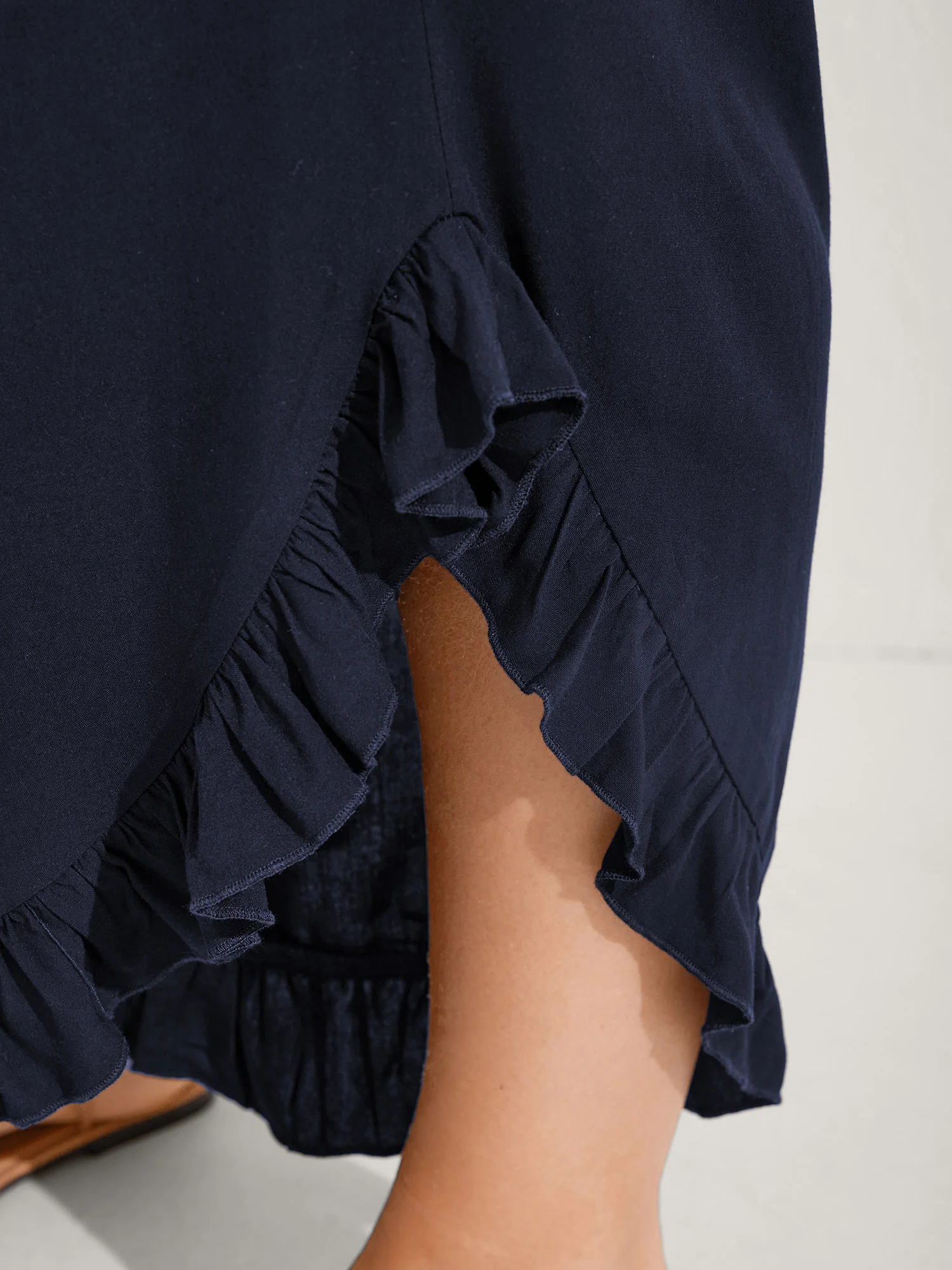 Ruffled Curvy Hem Wide-Leg Pants - Image 4