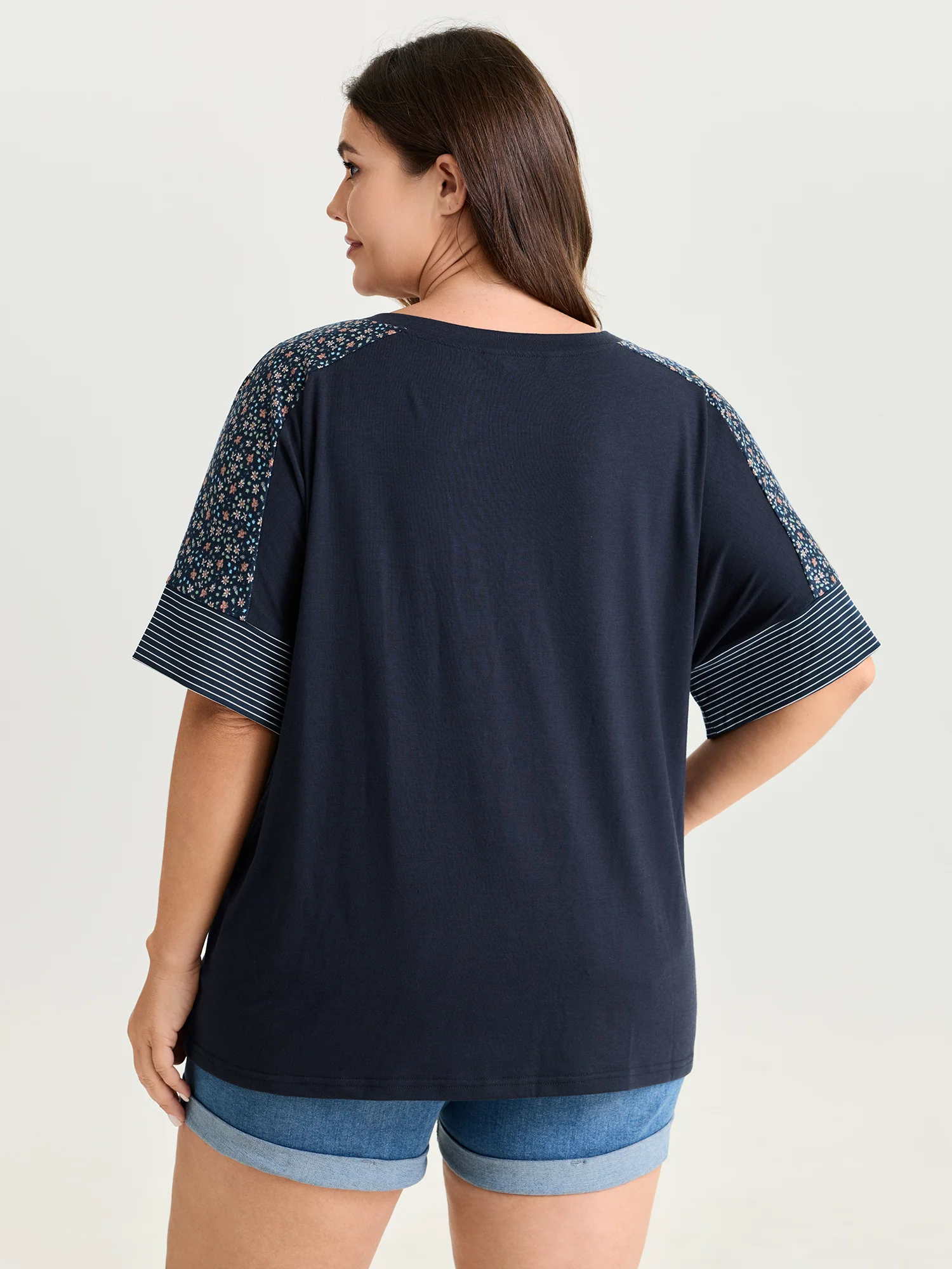 Supersoft Color Contrast Sleeve V-Neck T-Shirt - Image 4